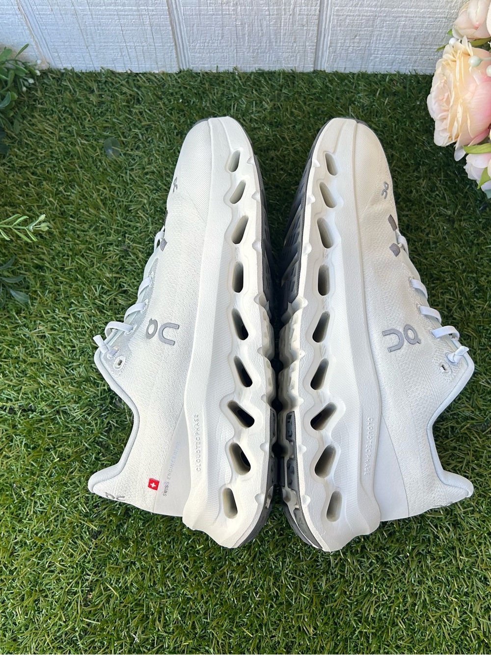 On Running CLOUDTILT
Women RUNNING SHOES Color: Glacier/Ice
Size 7 gently used - Picture 5 of 16